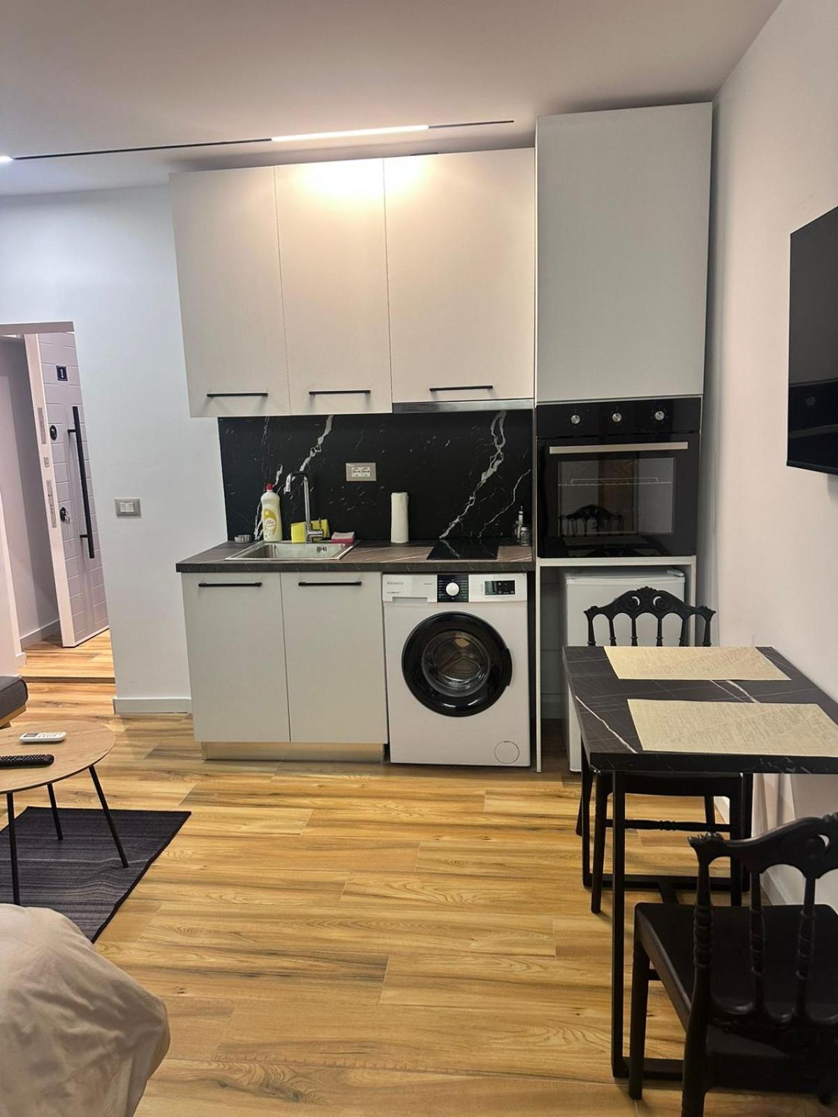 Modern Central Apartments Тирана Экстерьер фото